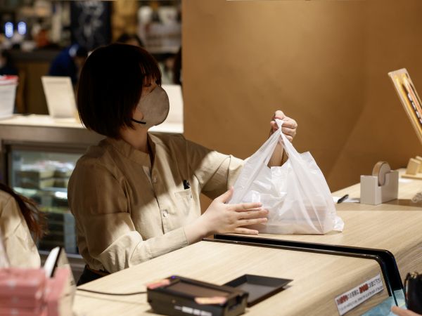 早朝1250円!未経験から、福岡空港の「顔」へ。