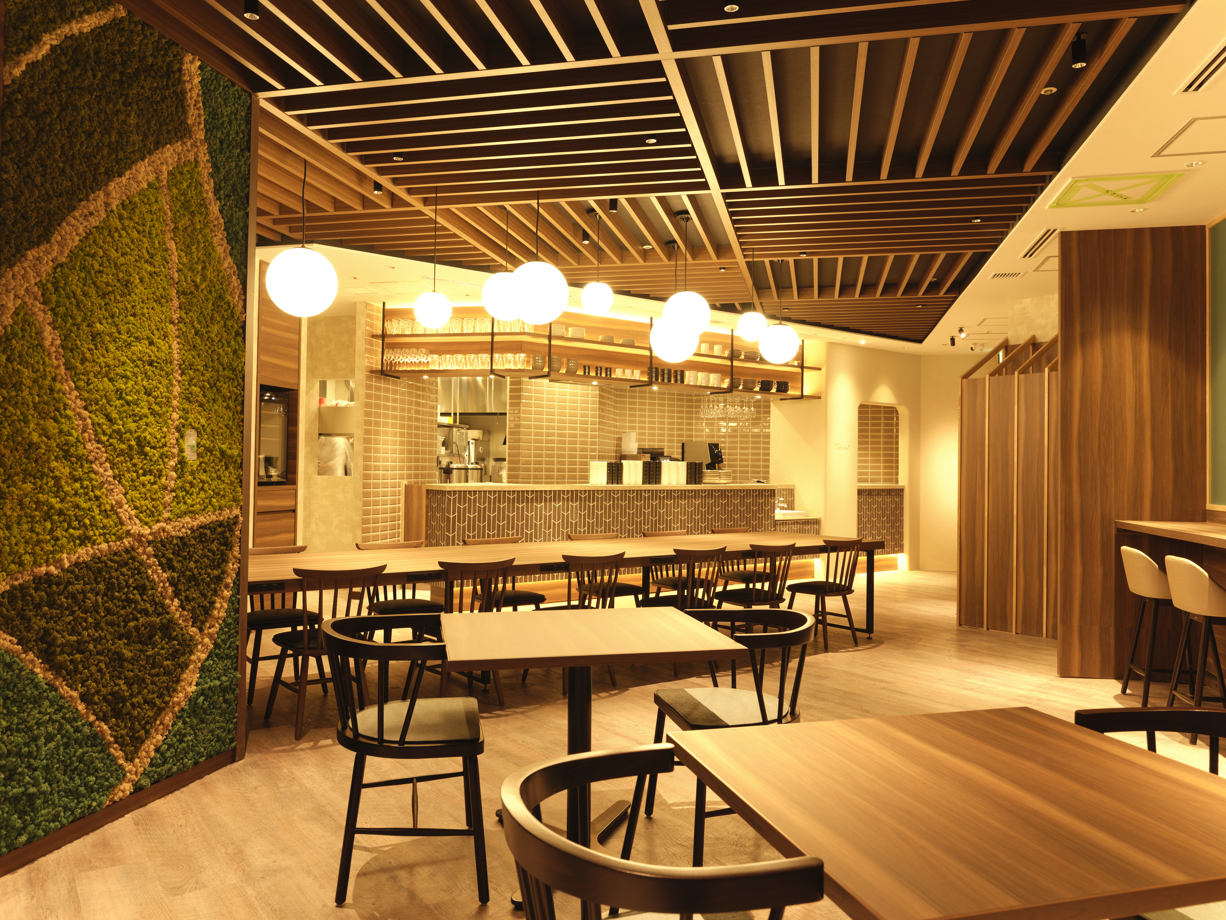 穏やかな時間が流れる、働きやすいカフェ空間。