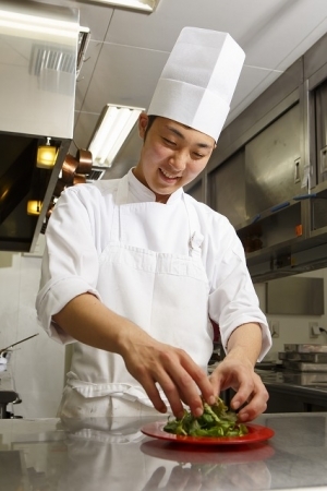 40代前後の料理長を中心に、若手スタッフが活躍しています!
