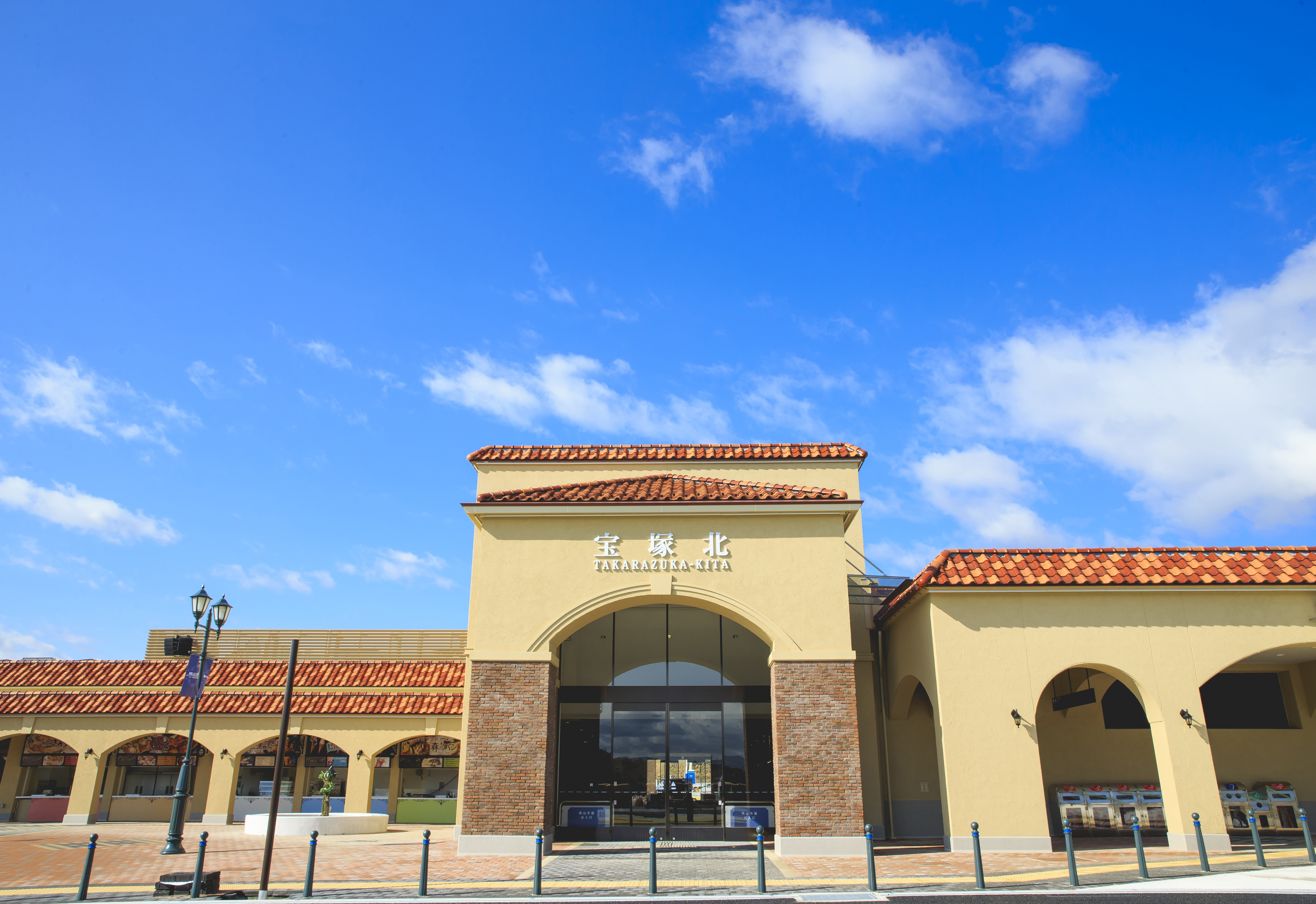 「宝塚北SA」は西日本最大級!活気ある現場です。