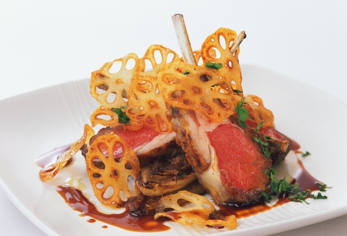 ディナータイムでは、お買い物で疲れたお客様がゆっくりと過ごされております。