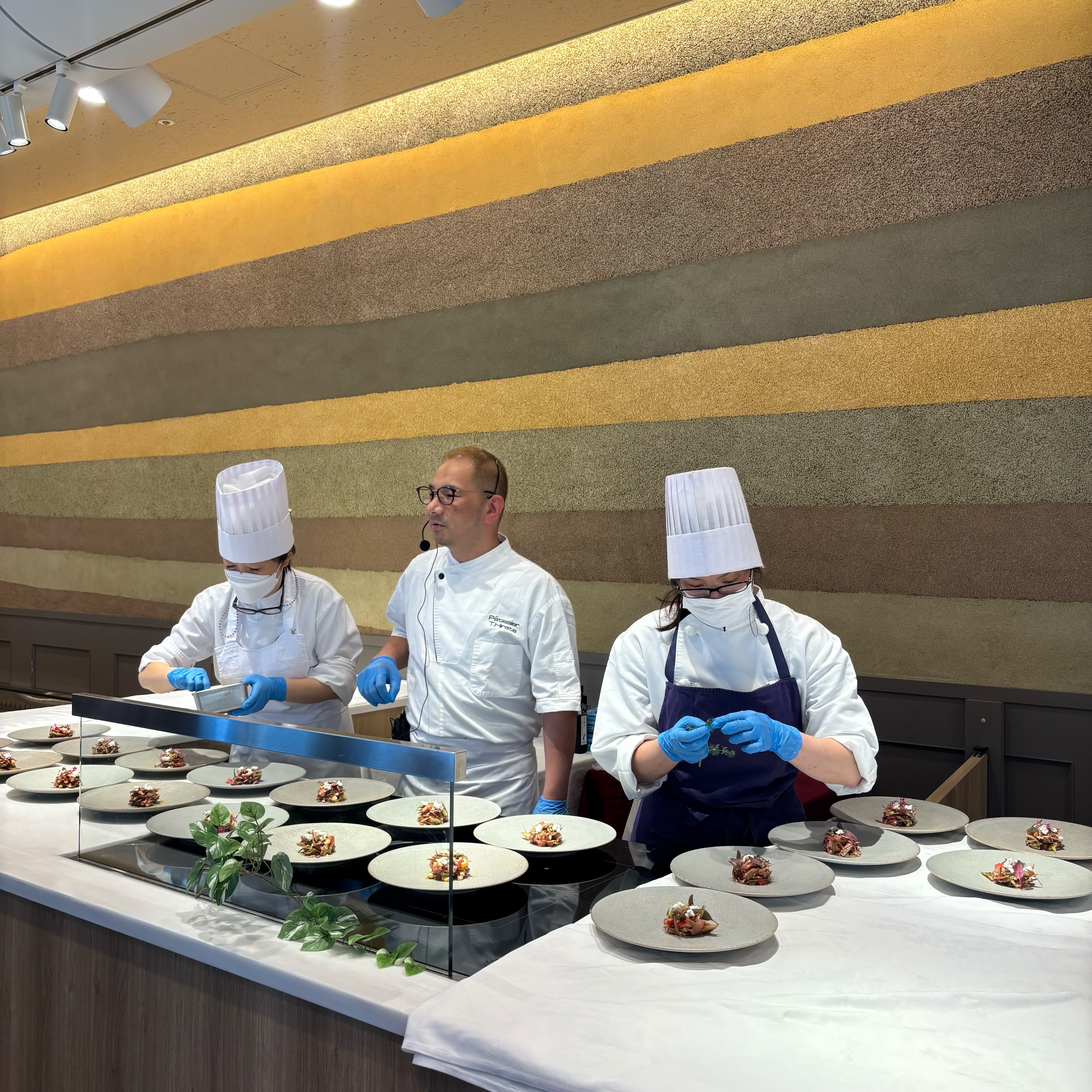 少数精鋭のチームで、仕込みから仕上げまで丁寧に。スキルを磨ける職場です。