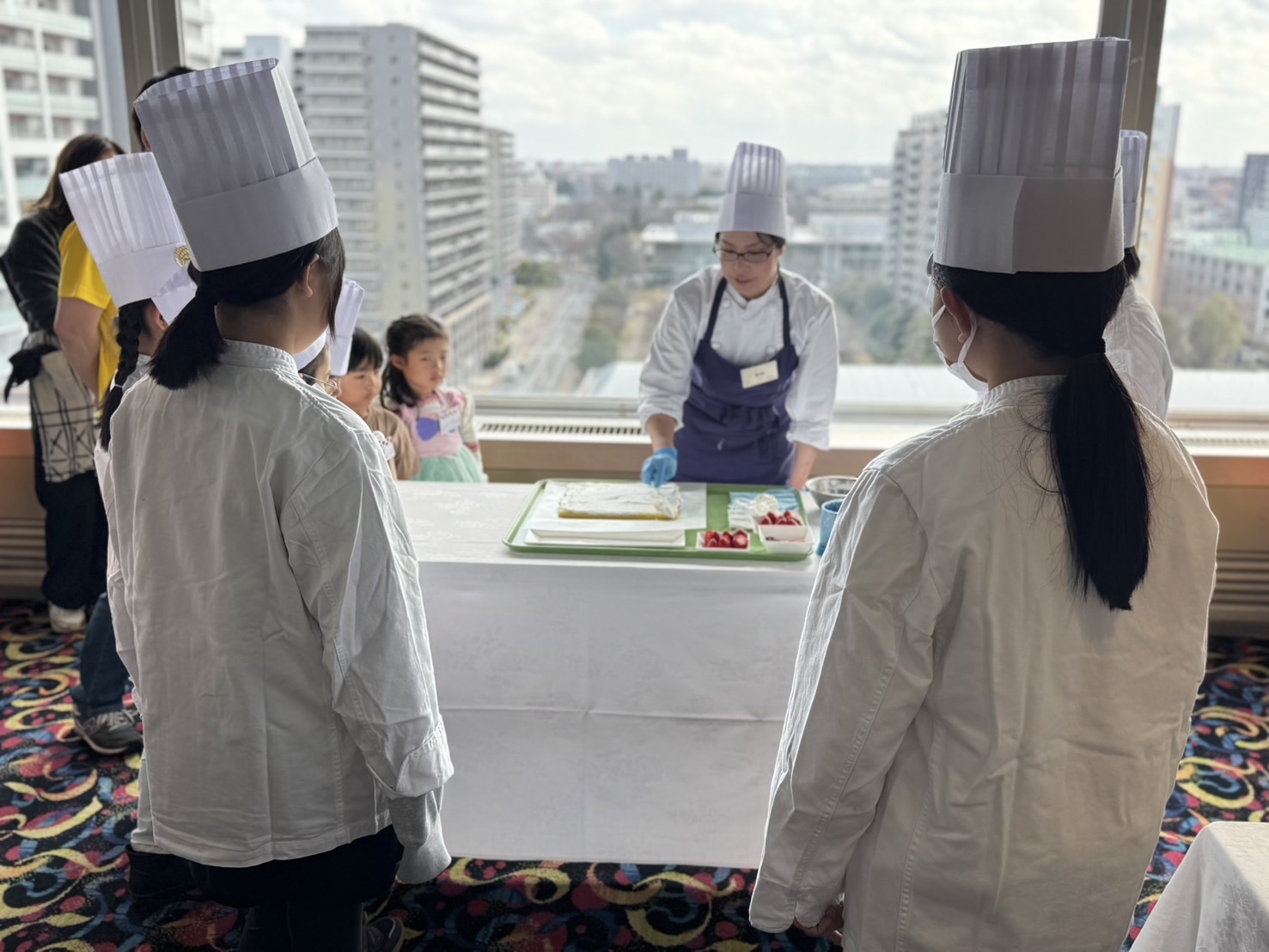 ホテルでお子様の料理教室イベントを担当することも