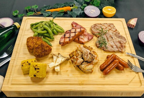 ボリュームと満足感にこだわったメニュー。持ち込みもOKです。