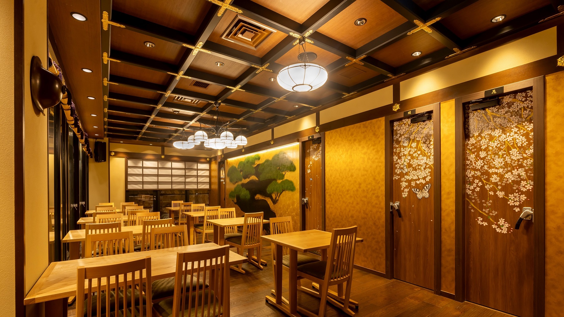 月給35万円~スタート。実力次第で年収600~800万円クラスもめざせる評価体制です。