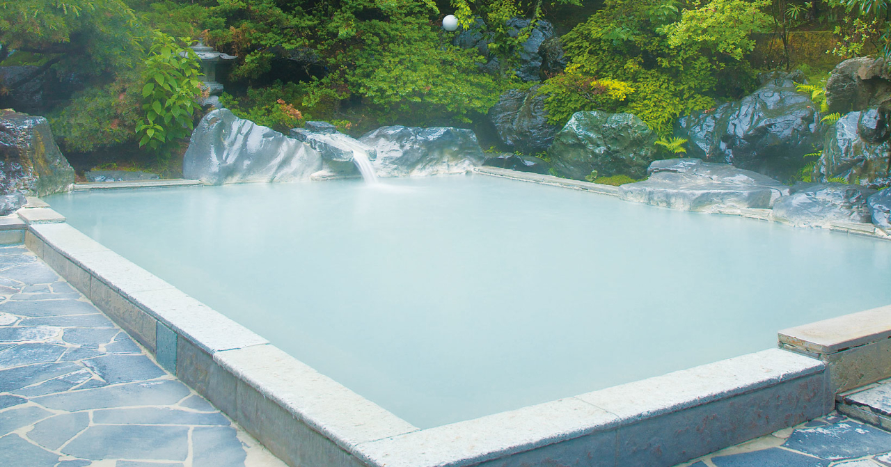 1500坪の敷地に35の大小のお風呂。歴史ある温泉宿のおもてなしを体験しスキルアップしませんか。