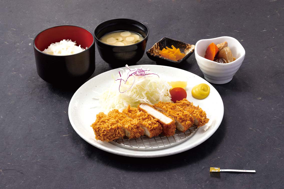 ボリューム満点!幅広い年代に愛される定番メニューも充実