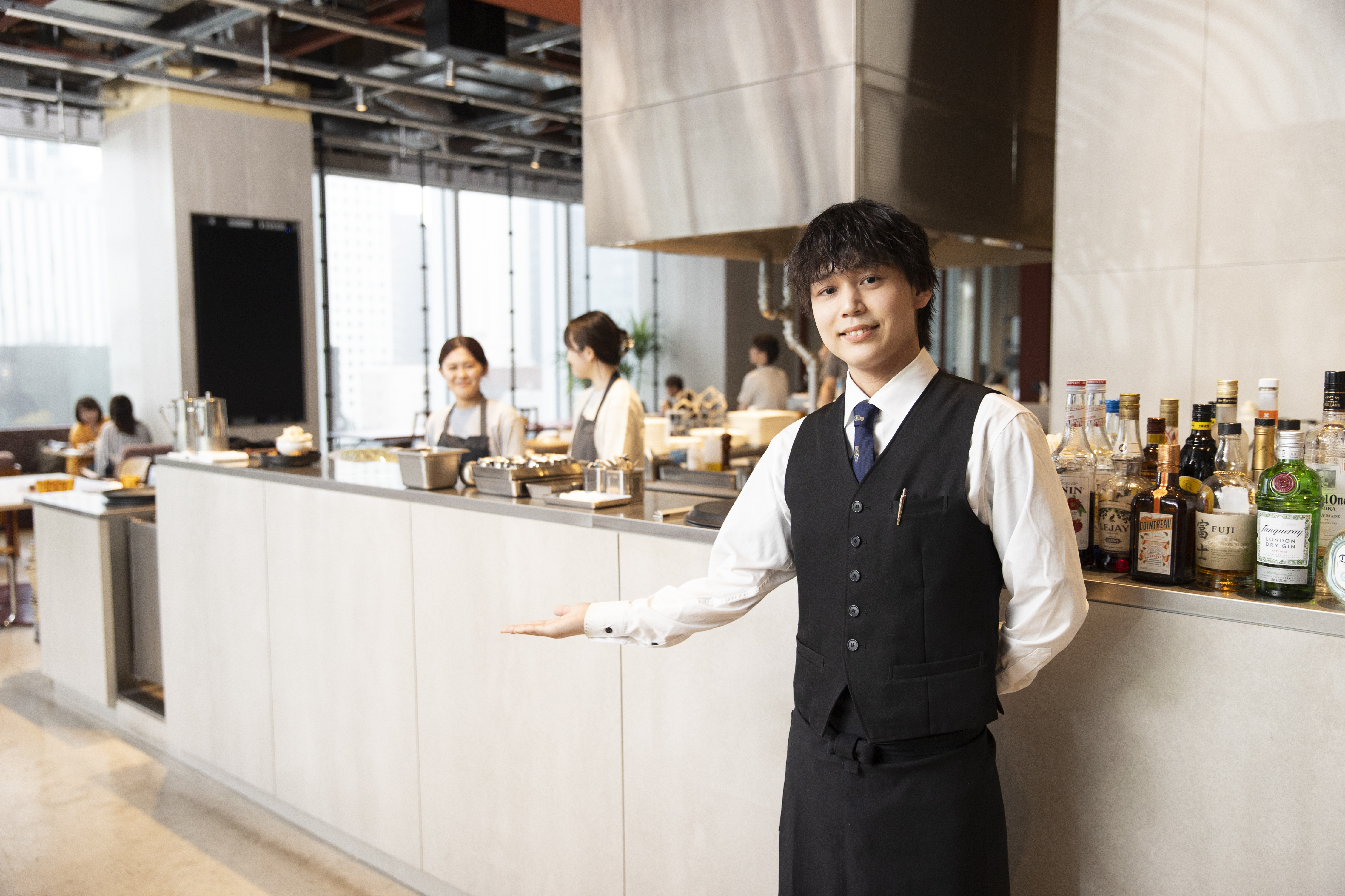 明るい店内でゆったりと食事できます。