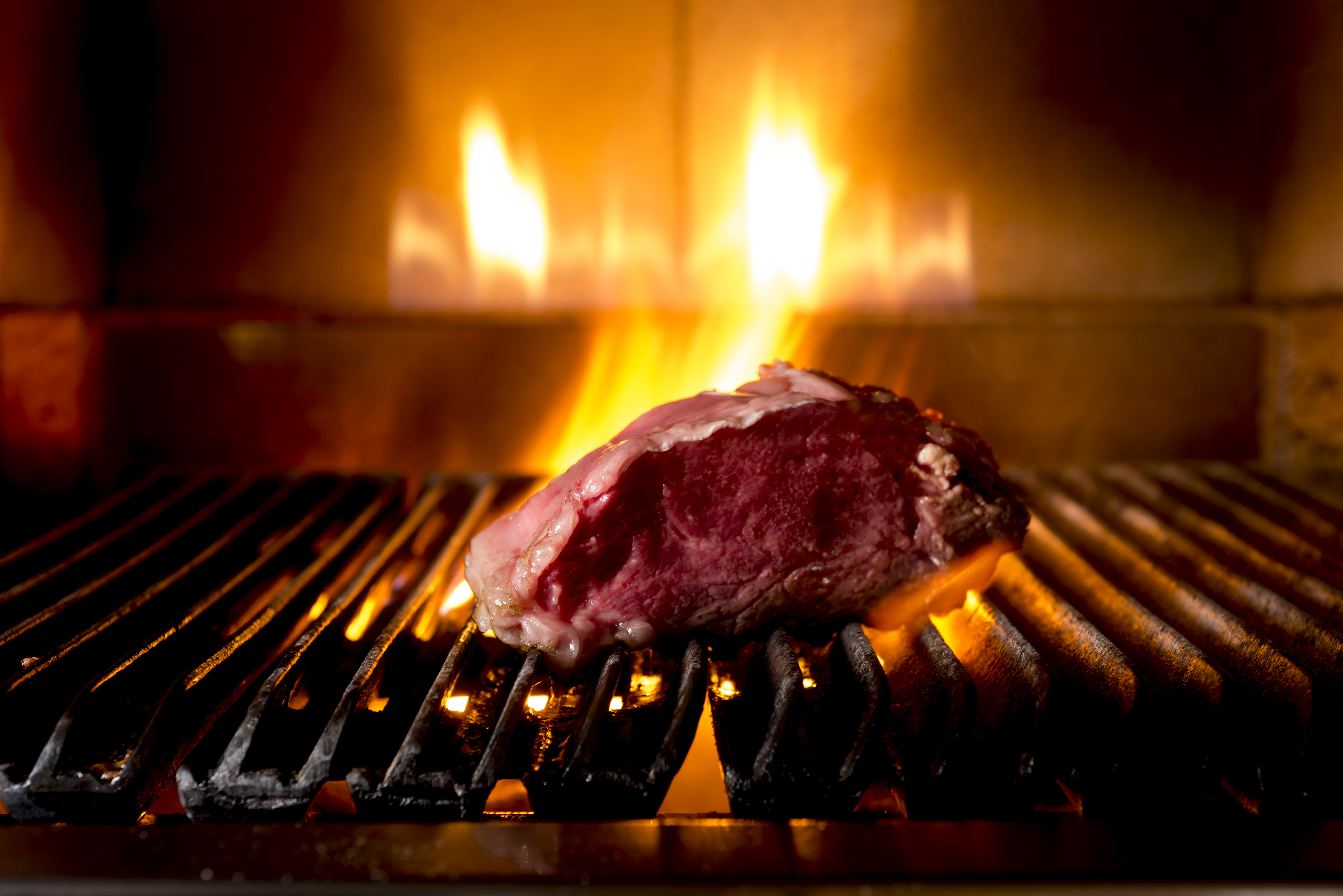 名駅直結のレストランで料理長候補を募集します