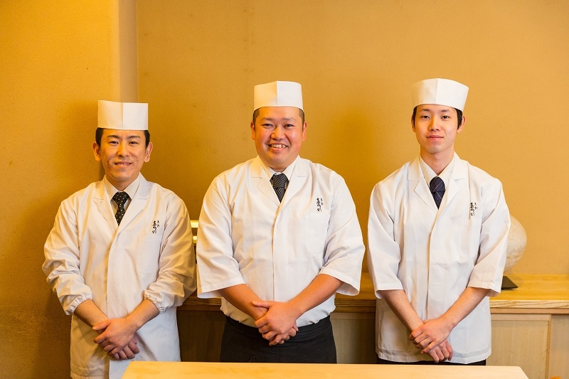 「親方と弟子」の関係で学び合う、温かな職人の現場です。