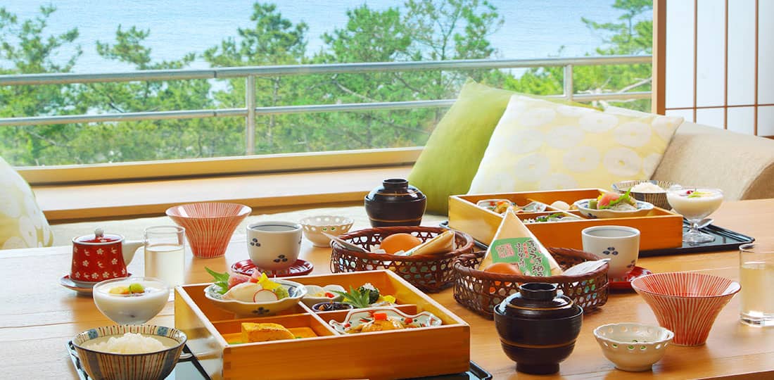 「板前ライブダイニングMAIWAI」では、ご当地ブランド「かずさ和牛」をライブキッチンの鉄板調理