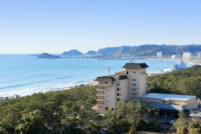 豊かな自然に囲まれた鴨川館で一緒に働きませんか。