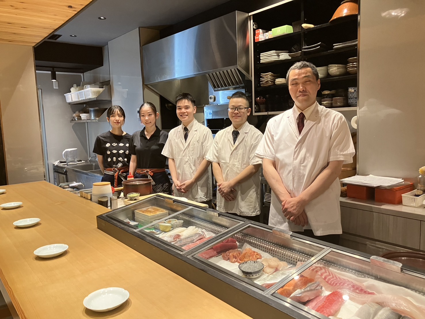様々な年代のスタッフが活躍中！昔ながらの堅い雰囲気は一切ありません！