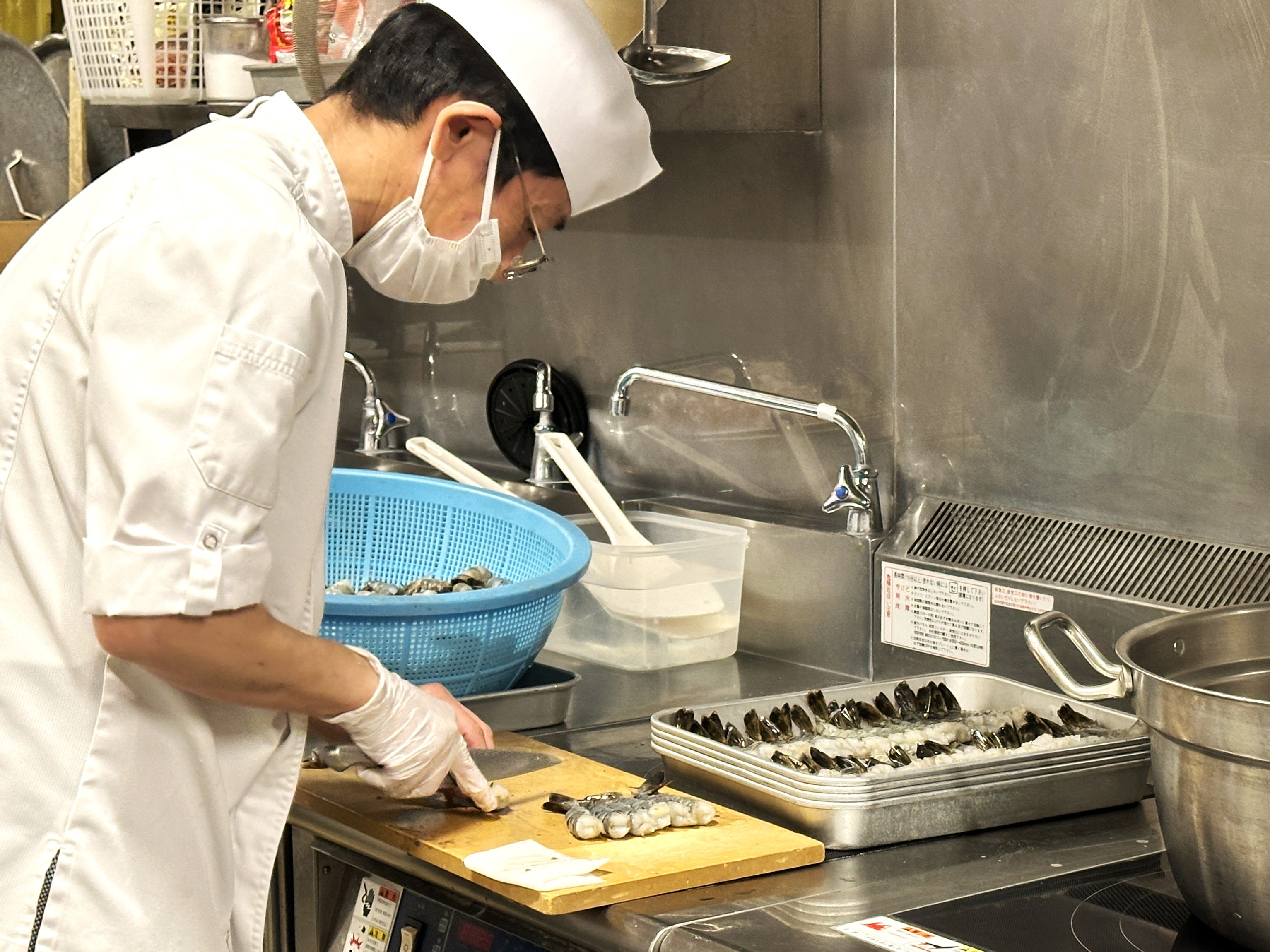 先々は、調理もご担当いただきます！和食・天ぷらの調理技術は、一生ものですよ！！
