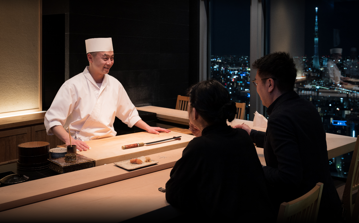 研ぎ澄まされた技が光る職人の所作。緊張感と静寂の瞬間。