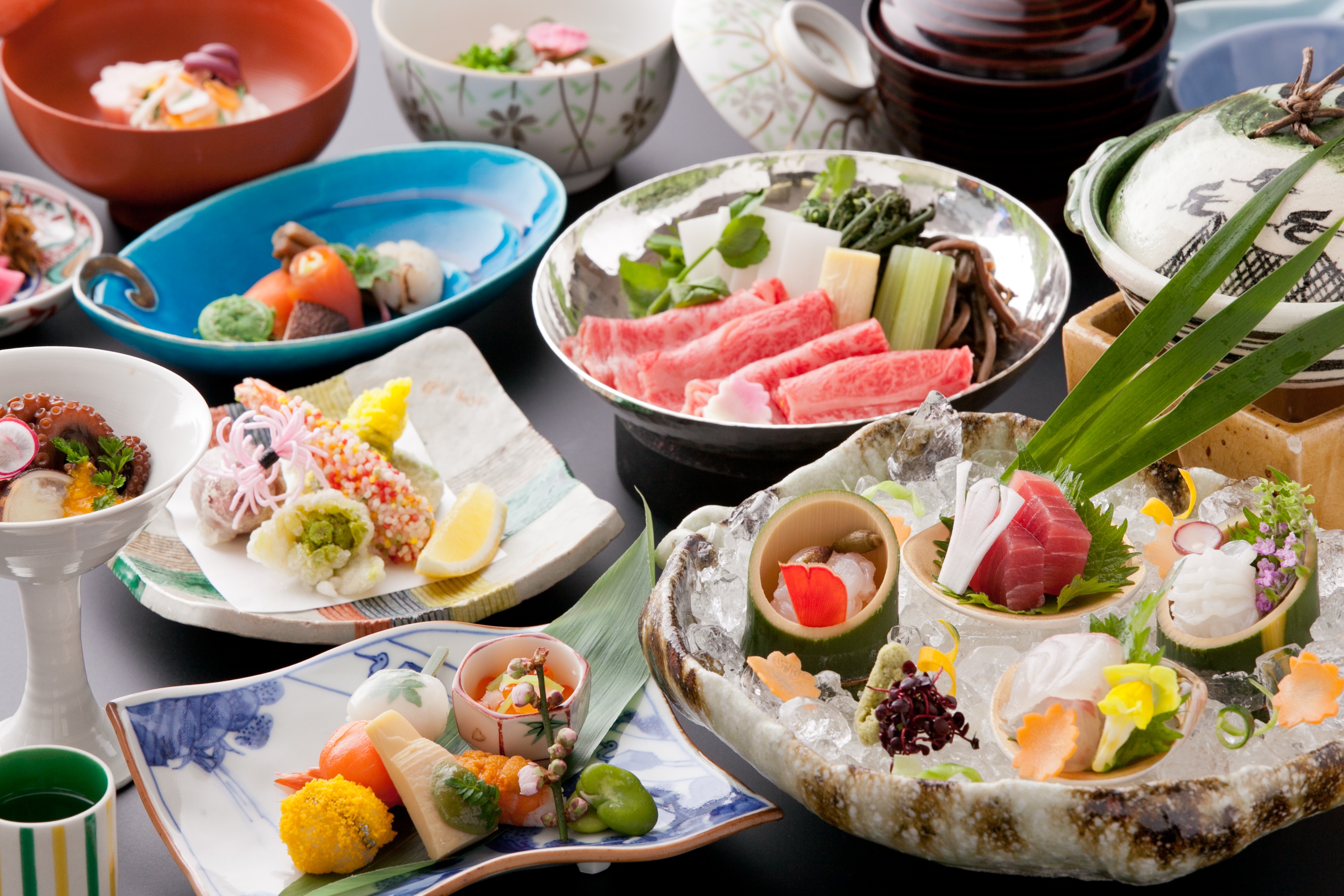料理を通し「和」の伝統・文化・心・技術を継承していくことが重要と考えております。