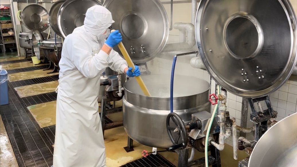 幼稚園や中学校、企業向けの給食づくりのお仕事です！