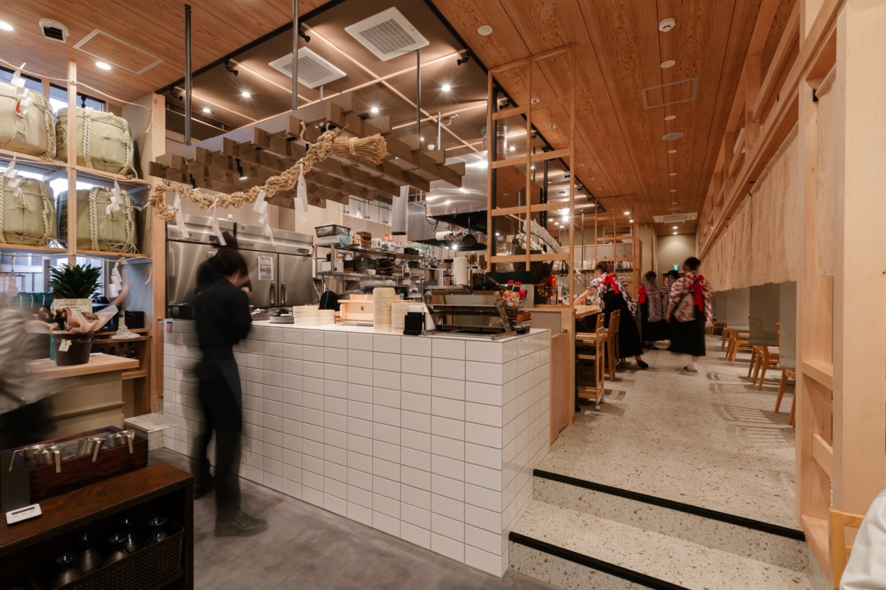 上諏訪駅から徒歩5分!木のぬくもりと和の趣が漂う『飲食処ばんや』。信州・諏訪の街の人気店です♪
