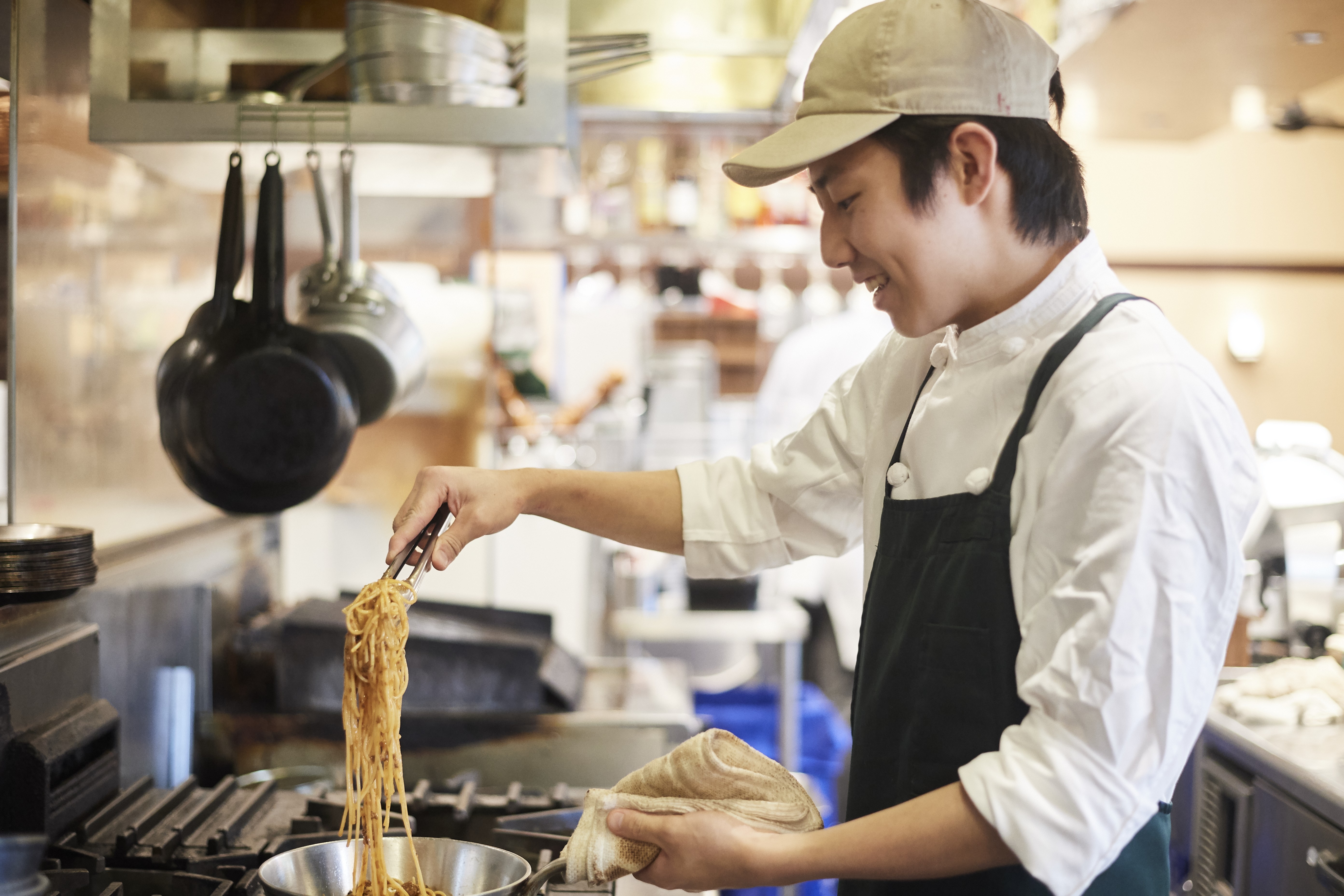 未経験の方や、経験が浅い方もご安心を。ゼロからお肉やワインのプロをめざせる体制です