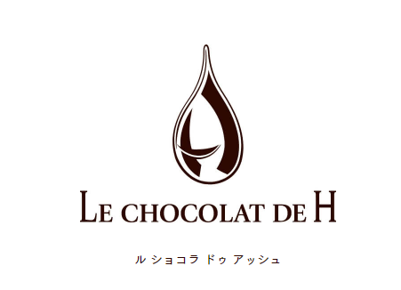 神々の食材として尊ばれてきたチョコレート。その源となる「一滴のしずく」を模したロゴになっています。