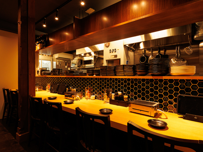 当店は、仕入れからこだわった新鮮な魚介を浜焼スタイルでお楽しみいただいている居酒屋。