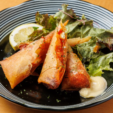 和洋中の幅広い経験をもつオーナーのもと、浜焼以外にも多彩な楽しみ方を提提案しています。