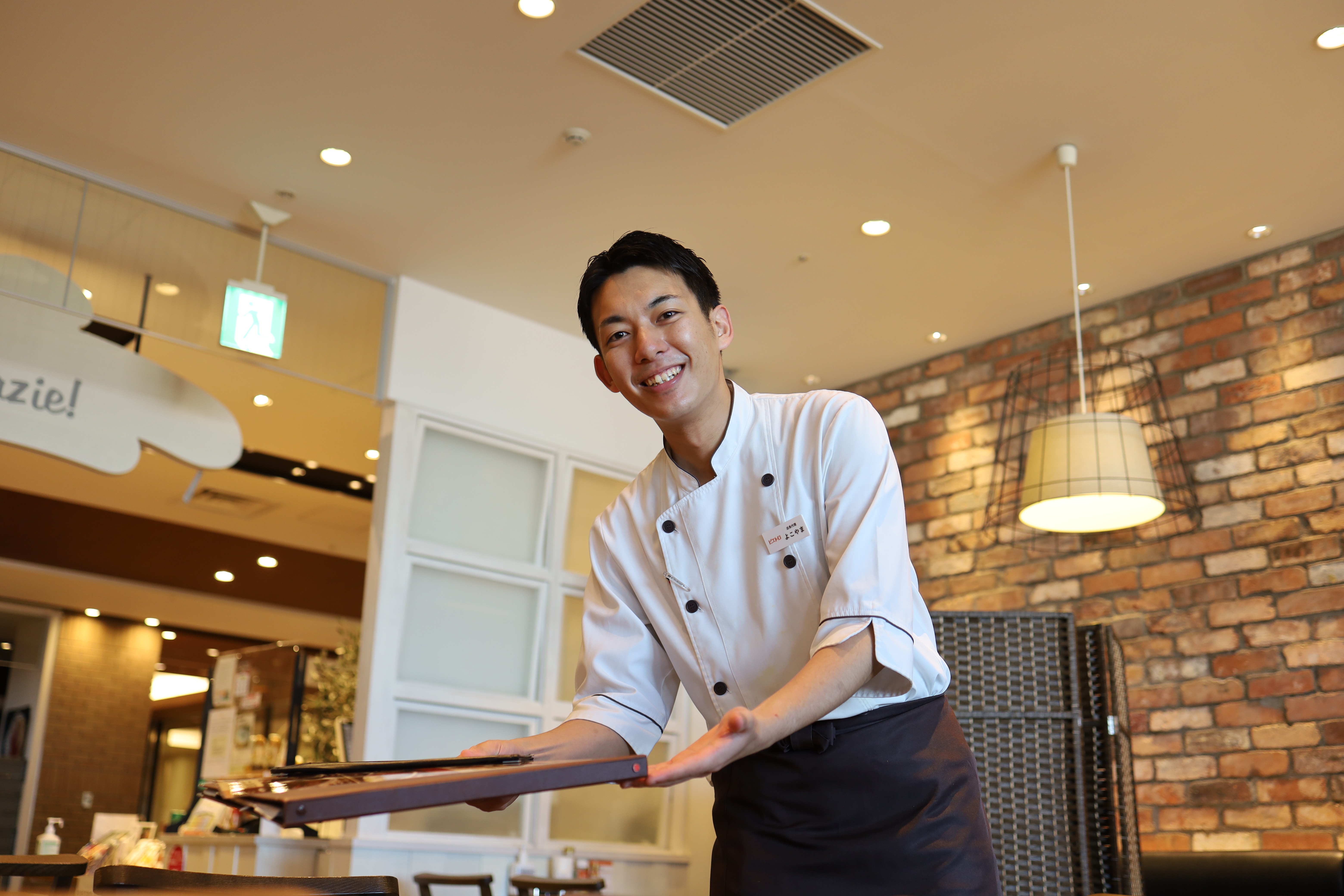 売上管理や人材育成など、店舗づくりの中核を担う店長候補として裁量ある運営をお任せします