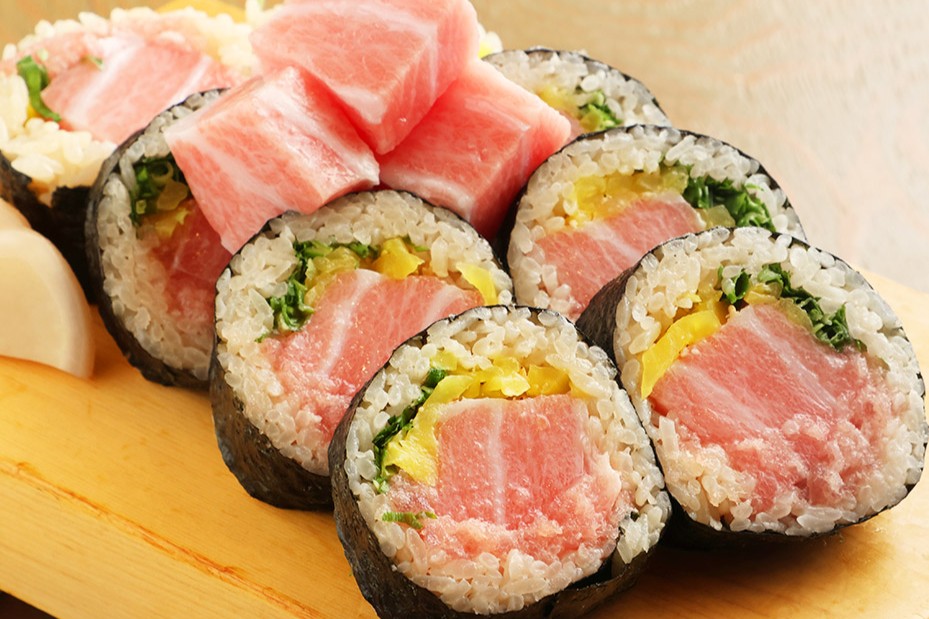 食を通して人を笑顔にしたい。そんな想いを大切に、名古屋の食文化を支える会社です