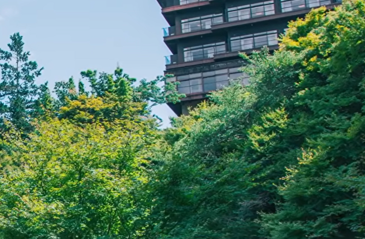 歴史ある建物を改修した新しい温泉宿「わらや仁泉」で、同期の仲間とフラットな環境からスタートできます。