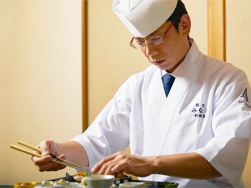 季節の会席料理から、一品料理まで、多彩な技術が身につきます。
