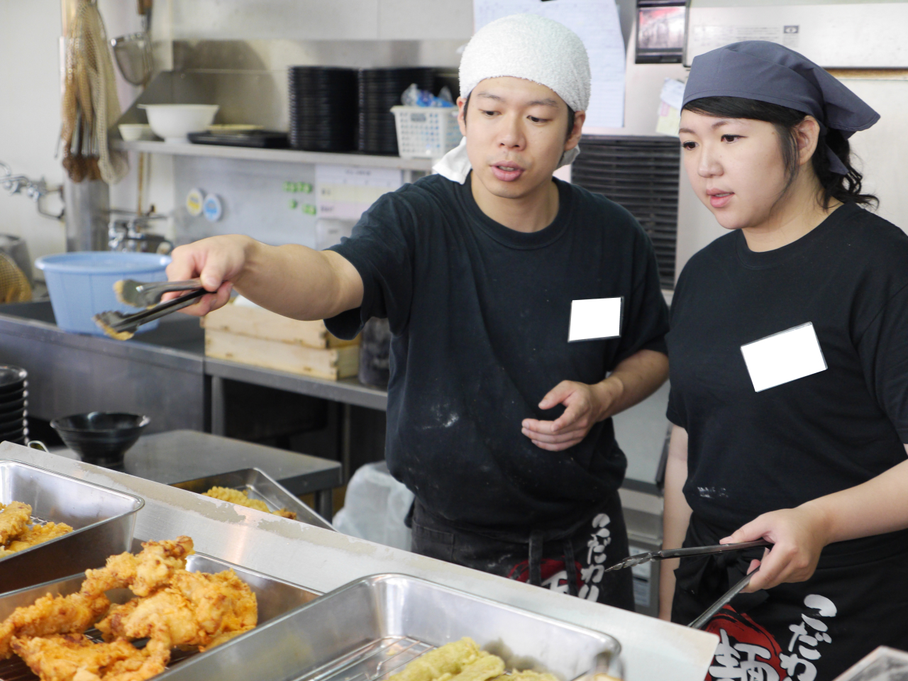 店舗ではうどん作りはもちろん、シフト作り・発注業務・従業員さんの指導も行ってもらいます