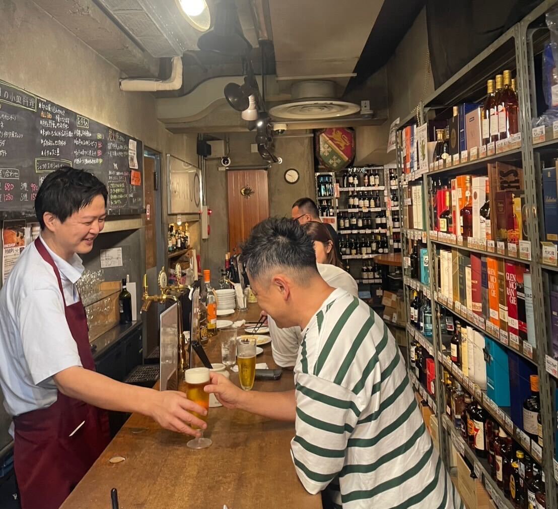 1階はふらっと入れる、カジュアルな雰囲気