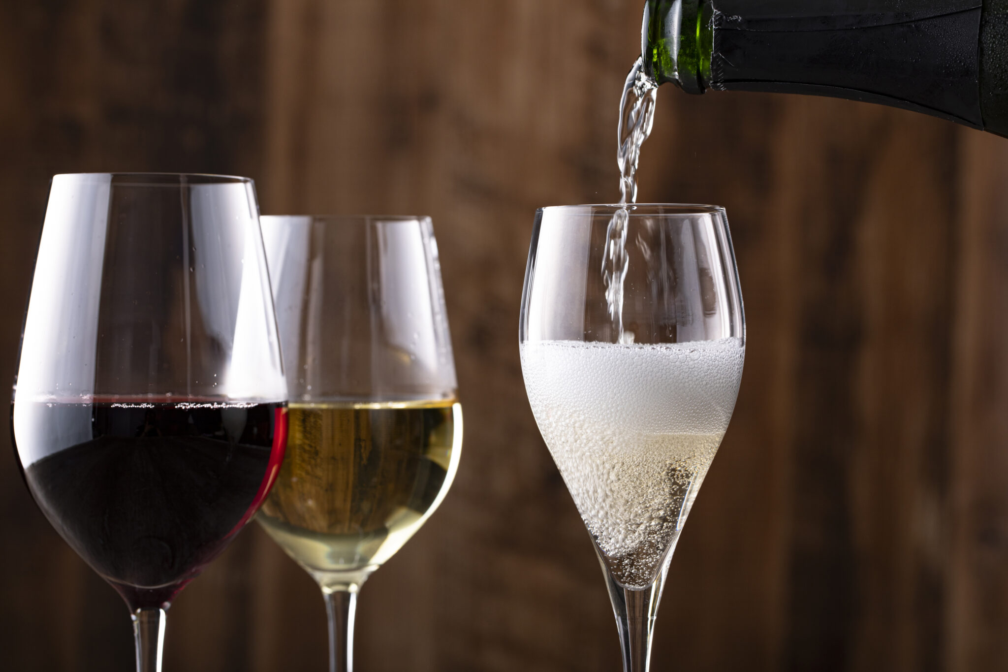 【旅の特別感を高める、上質なドリンクサービス】シーンに応じた提案で、お客様の満足度を高める接客を。