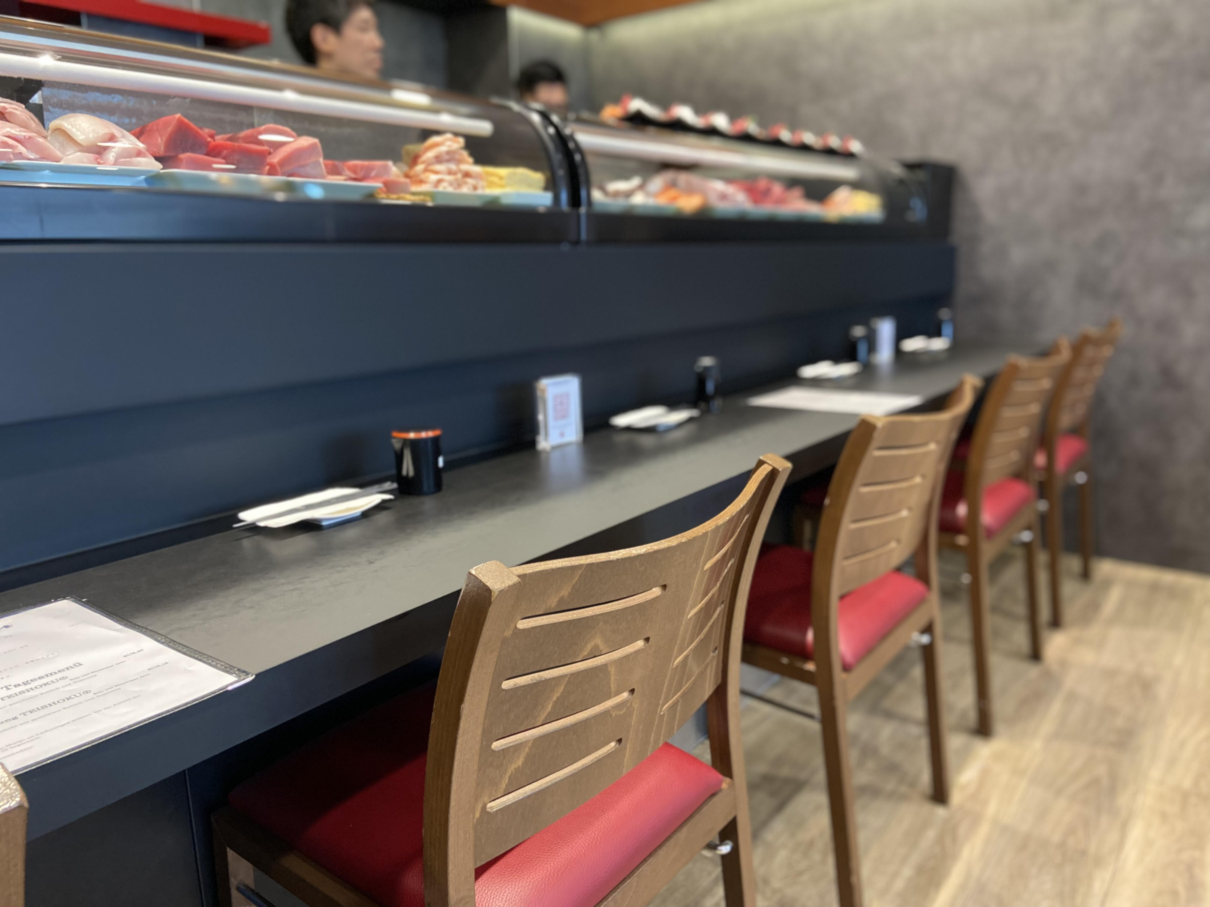 語学力不問、清潔感のある店内