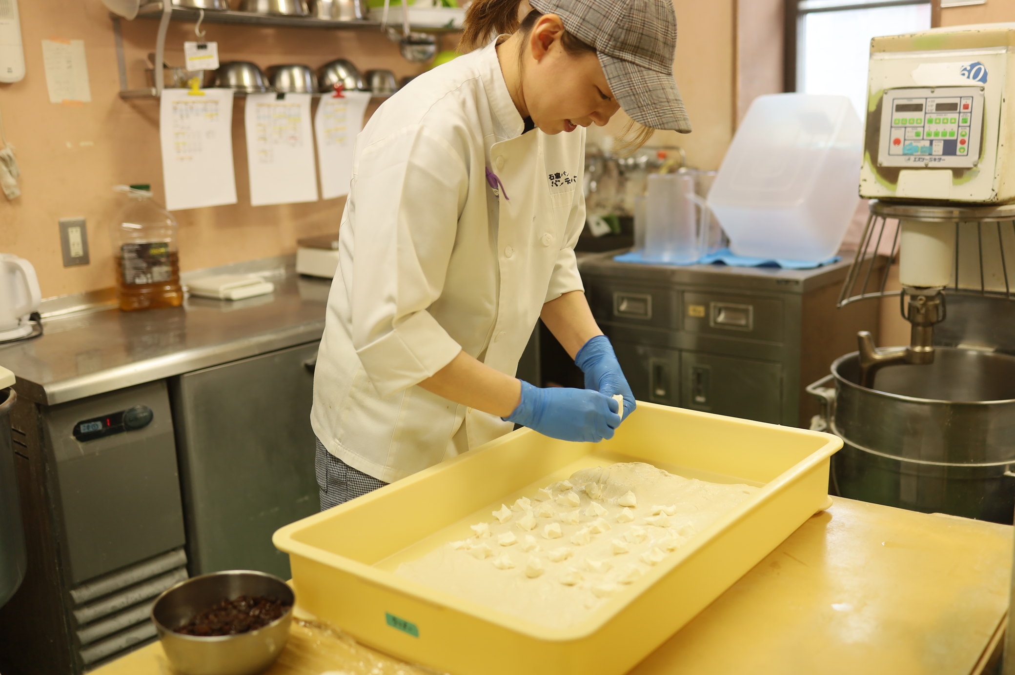 分割から焼成まで、全ての工程を経験できるのが魅力です。