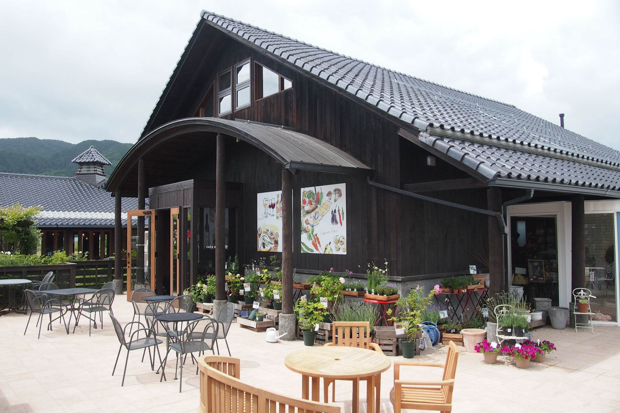 自然に囲まれた角田浜。I・Uターンの仲間も多数活躍中です。