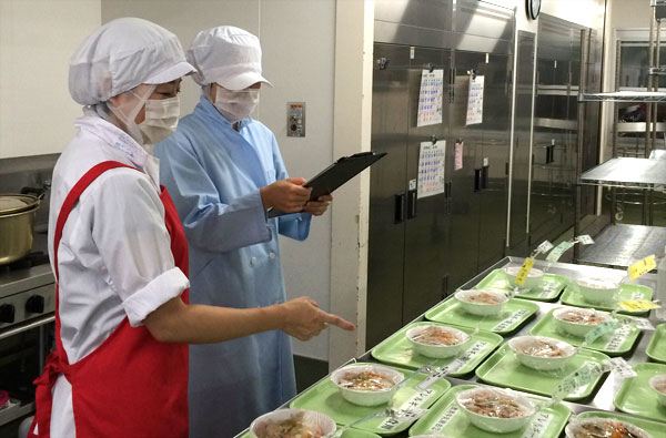安全な食事を提供するため管理徹底しています。