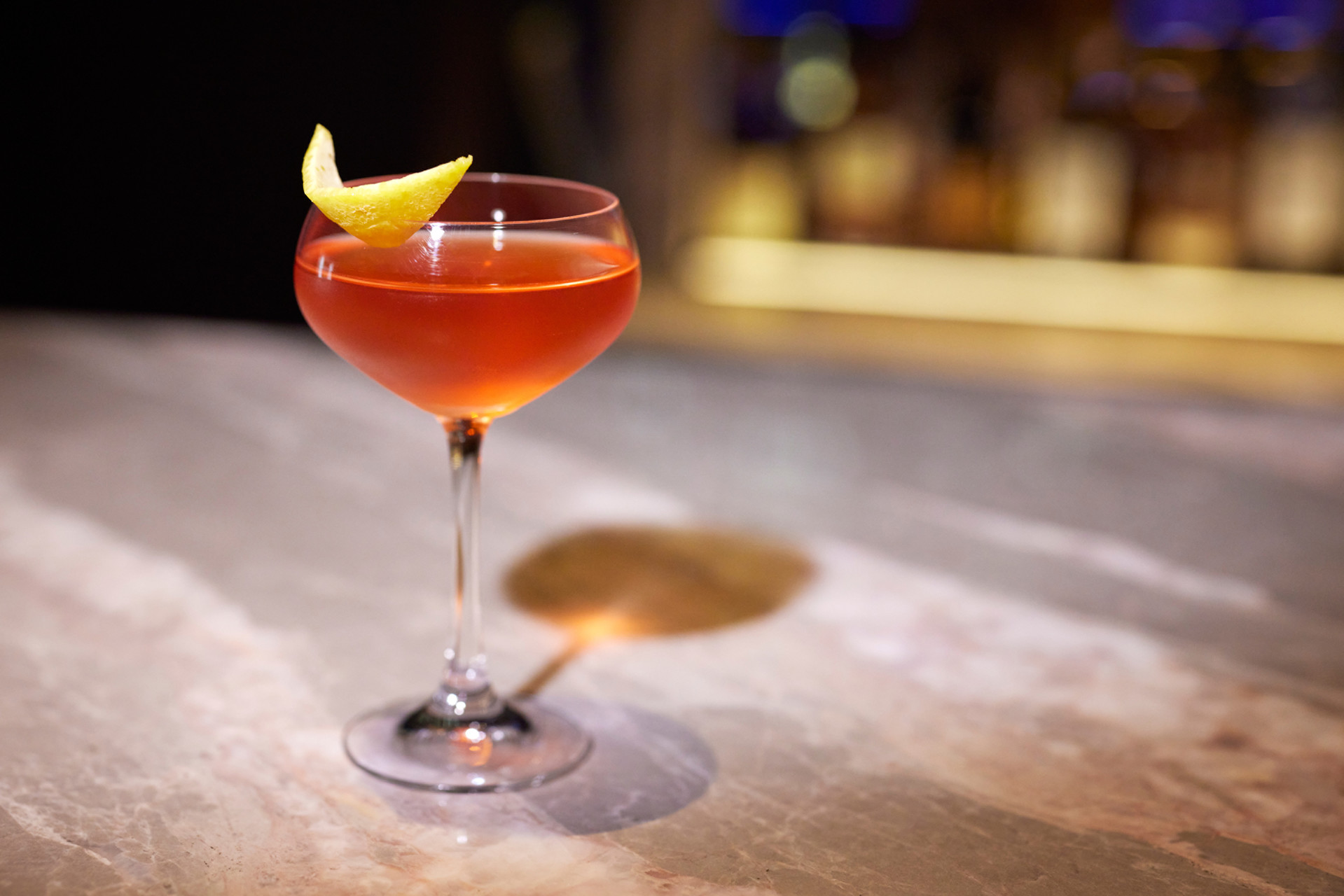 季節のカクテルや限定メニューで感性を刺激し続ける職場