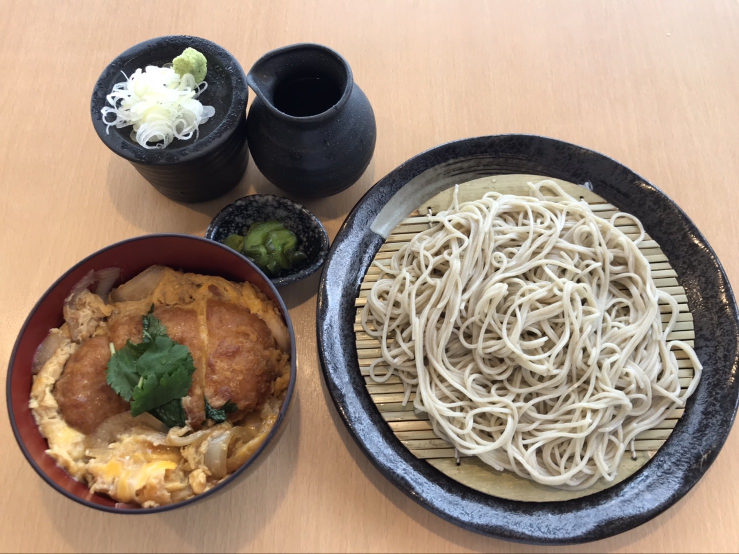 自社農園の常陸秋そばを使用。香りとコシを大切にした一杯。