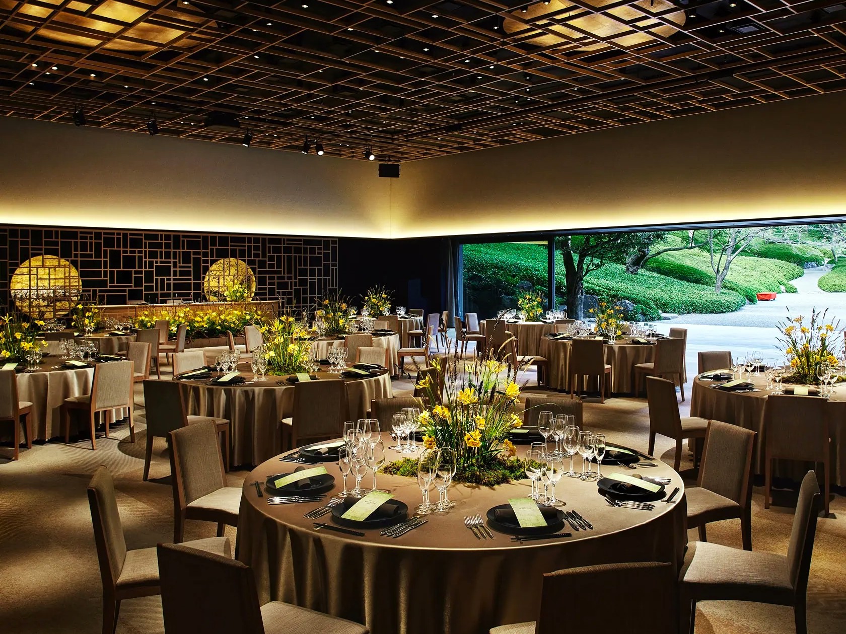 婚礼、宴会、イベント、料亭…多彩な舞台で活躍。多様なキャリアパスが描ける環境が魅力です。