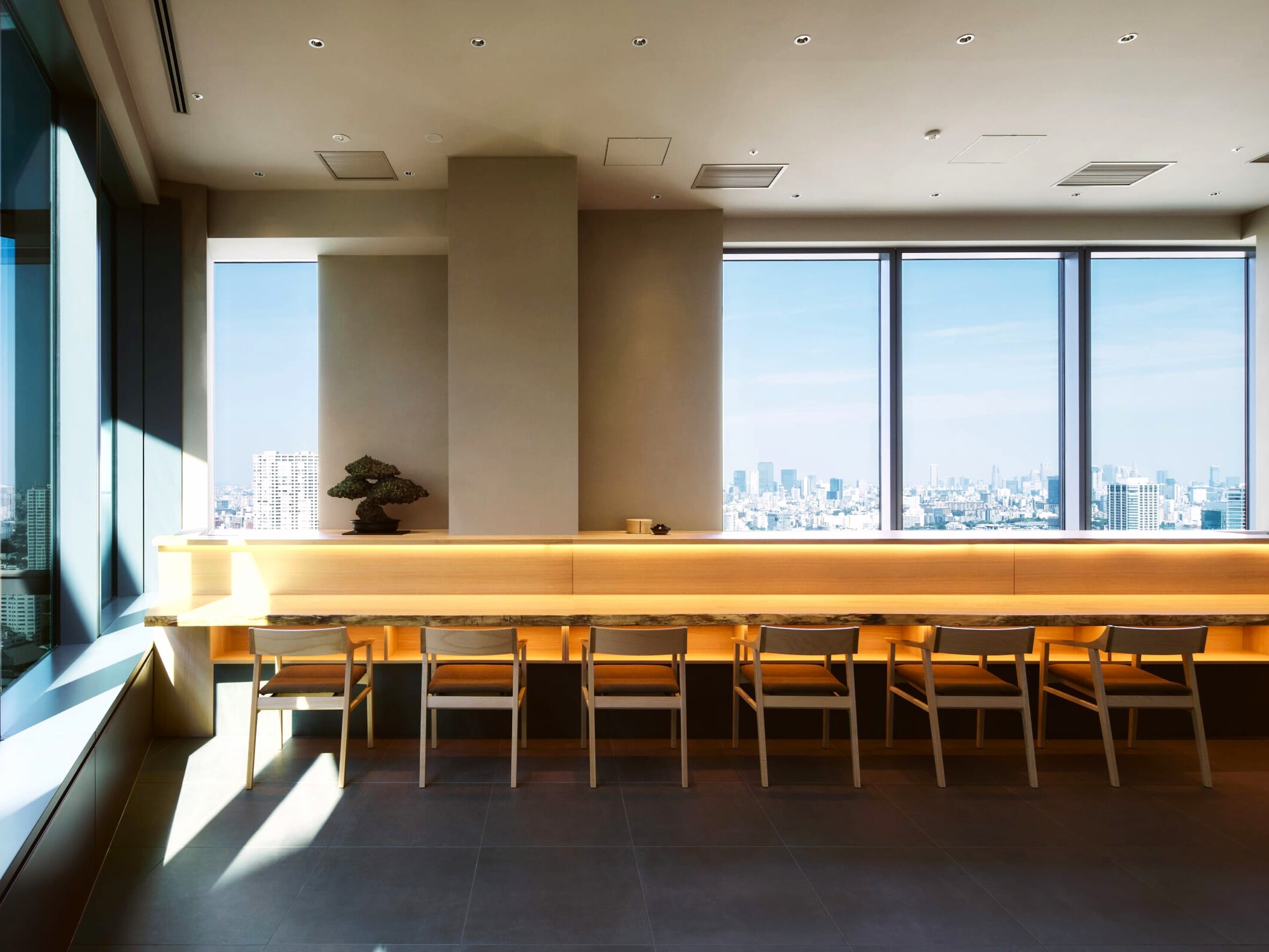 年間休日115日・単身寮完備。創業80年以上の安定企業で安心して働けます。