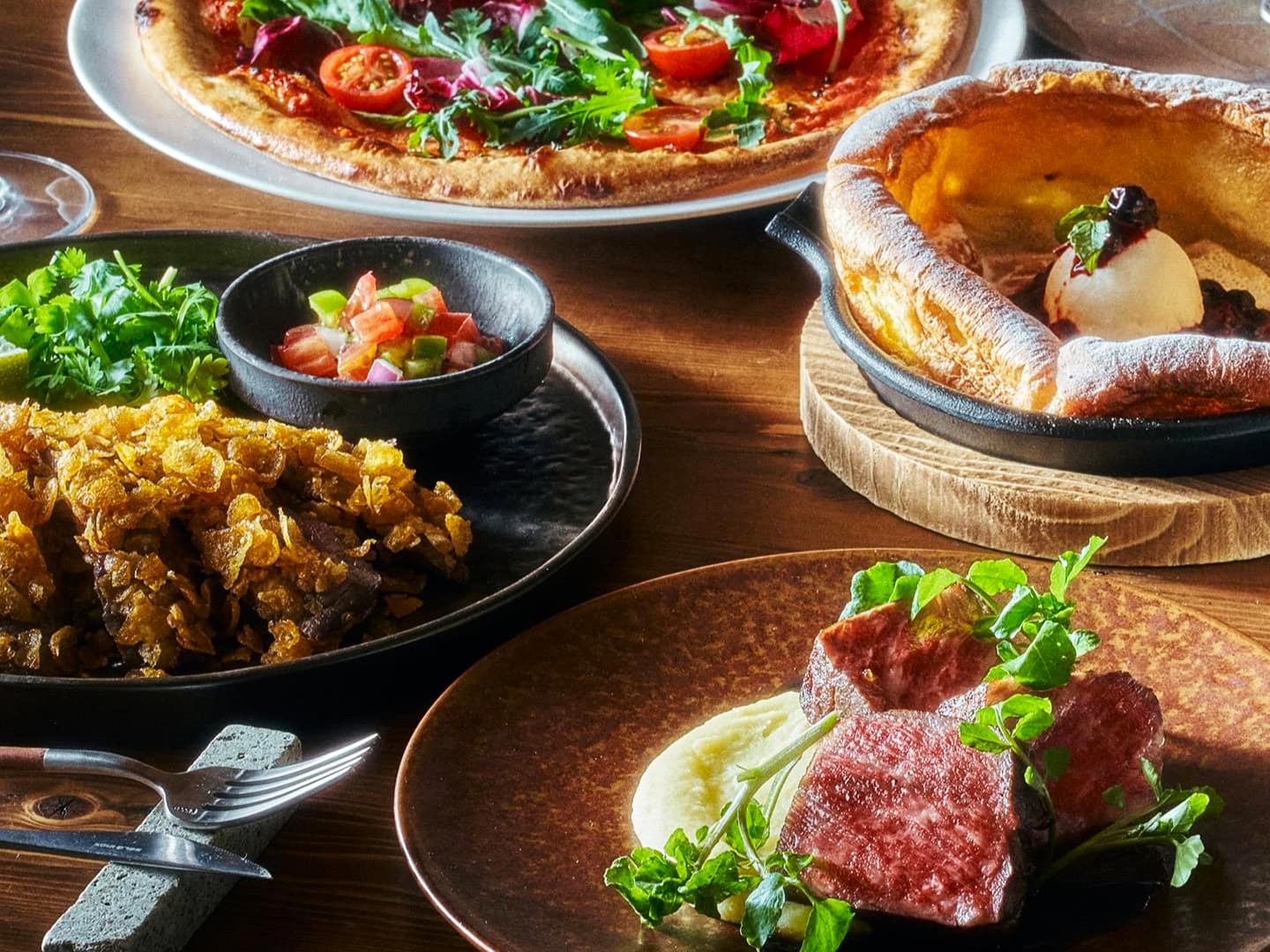 お客様の「一生に一度」を演出。本物のおもてなしを追求できる仕事です。