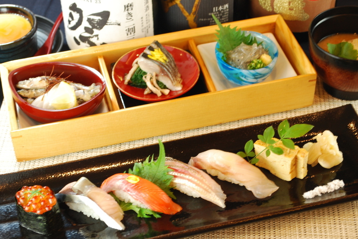 お昼はお得なランチの営業もおこなっています