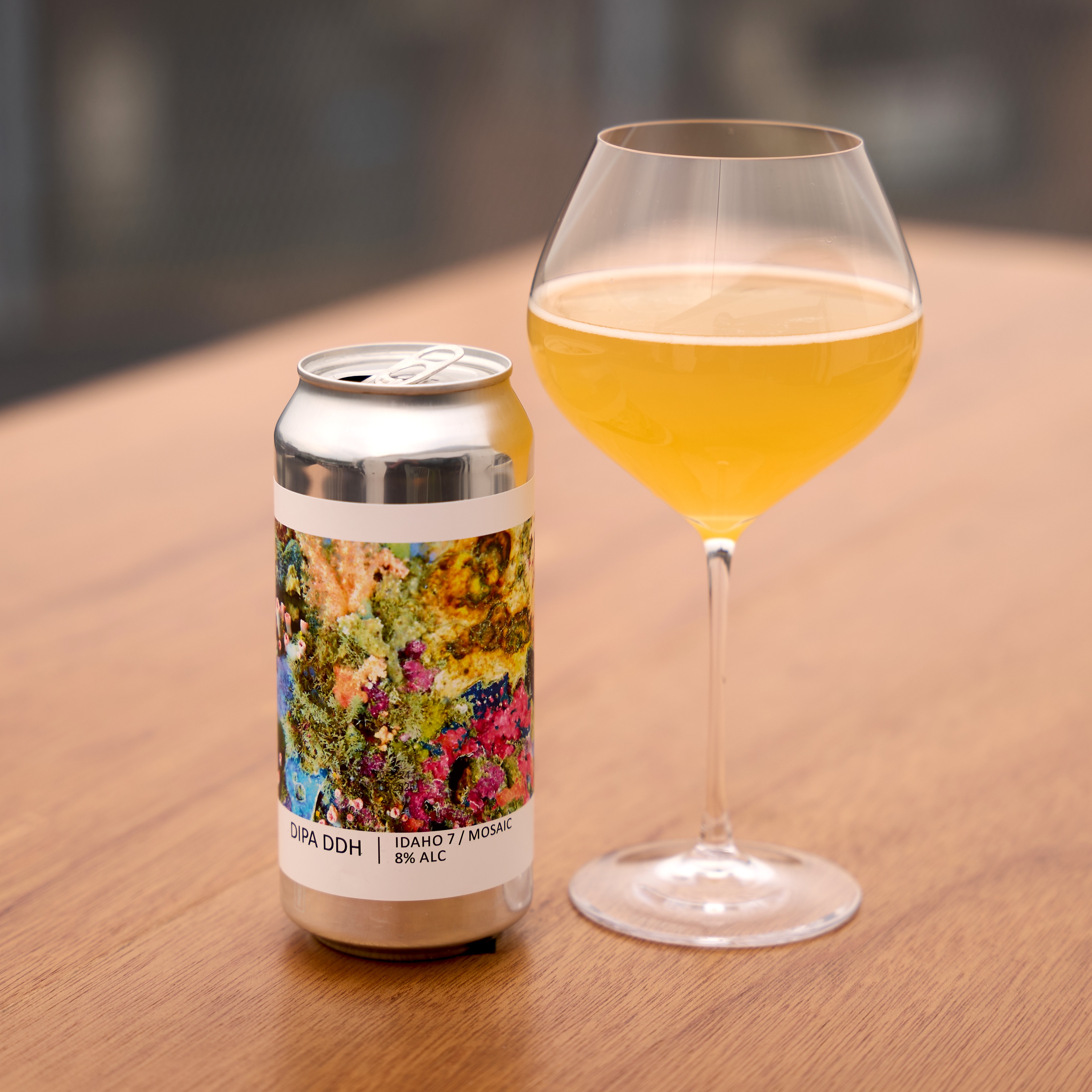 厳選したクラフトビールも自慢の一つ。働きながらお酒についての知識も身につけられます。