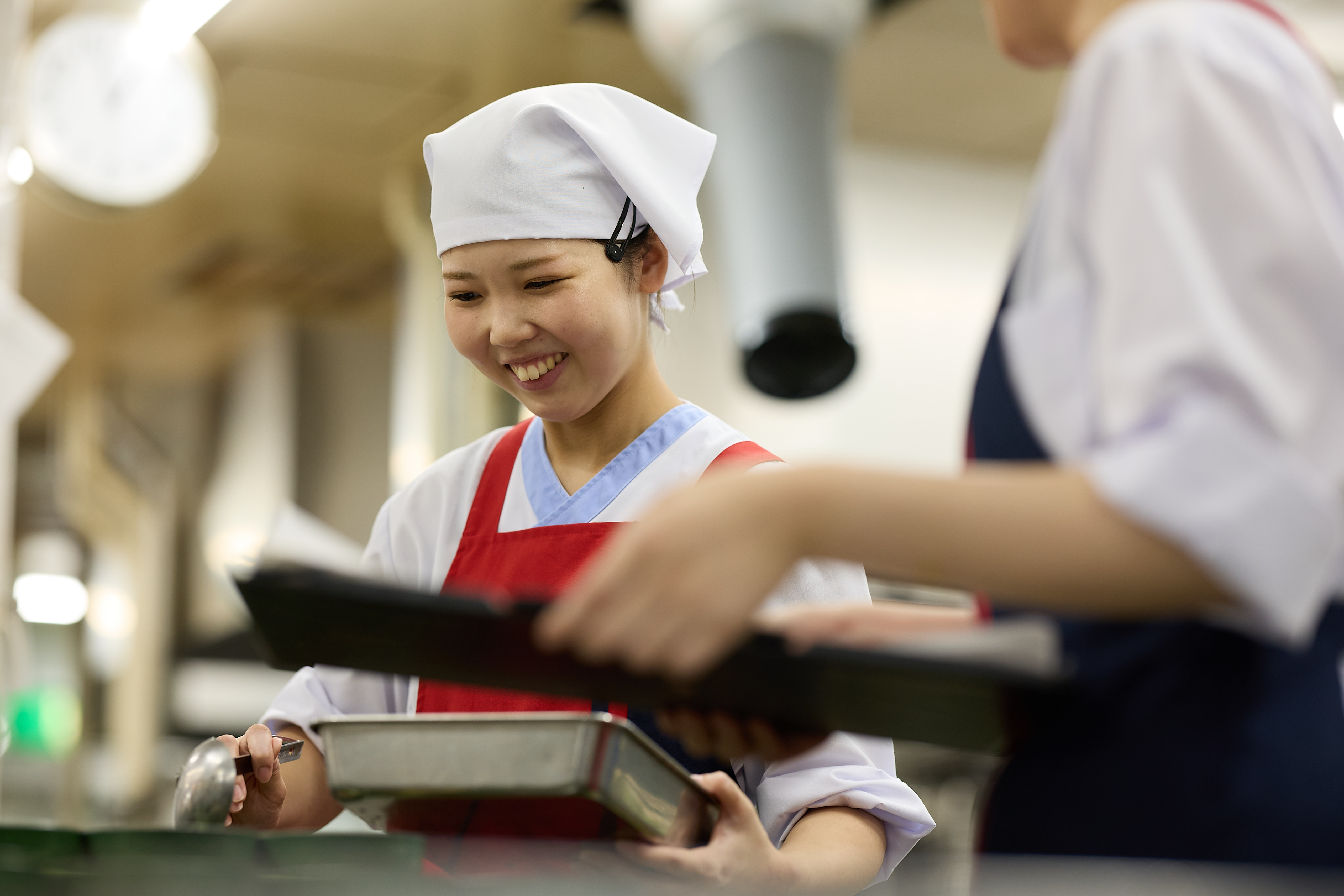 栄養バランスや食べやすさに配慮した、和・洋・中と幅広いメニューを提供しています。