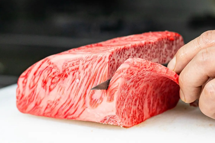 優しい料理長が丁寧に指導。肉の知識をゼロから極めることができます。