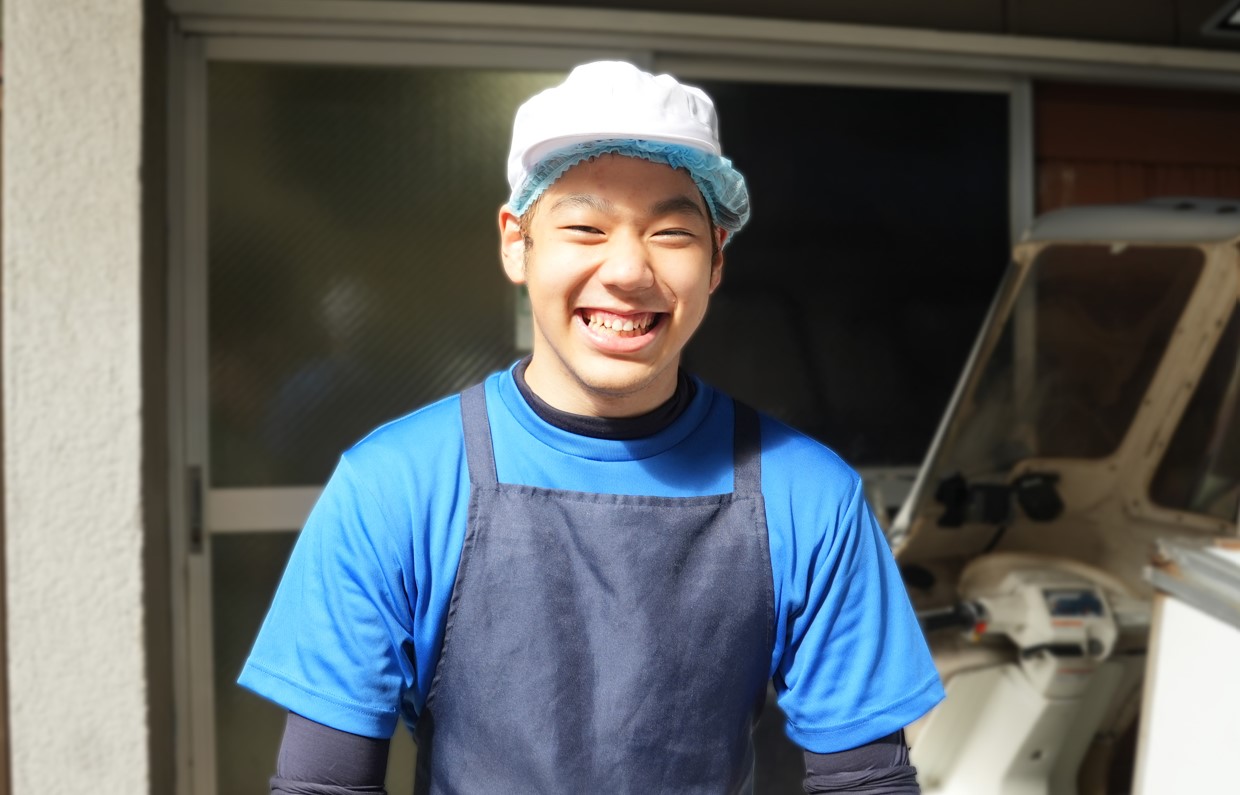 調理の流れや各お弁当の盛り付けなど、先輩社員が丁寧にレクチャーしますので 未経験の方でもご安心下さい