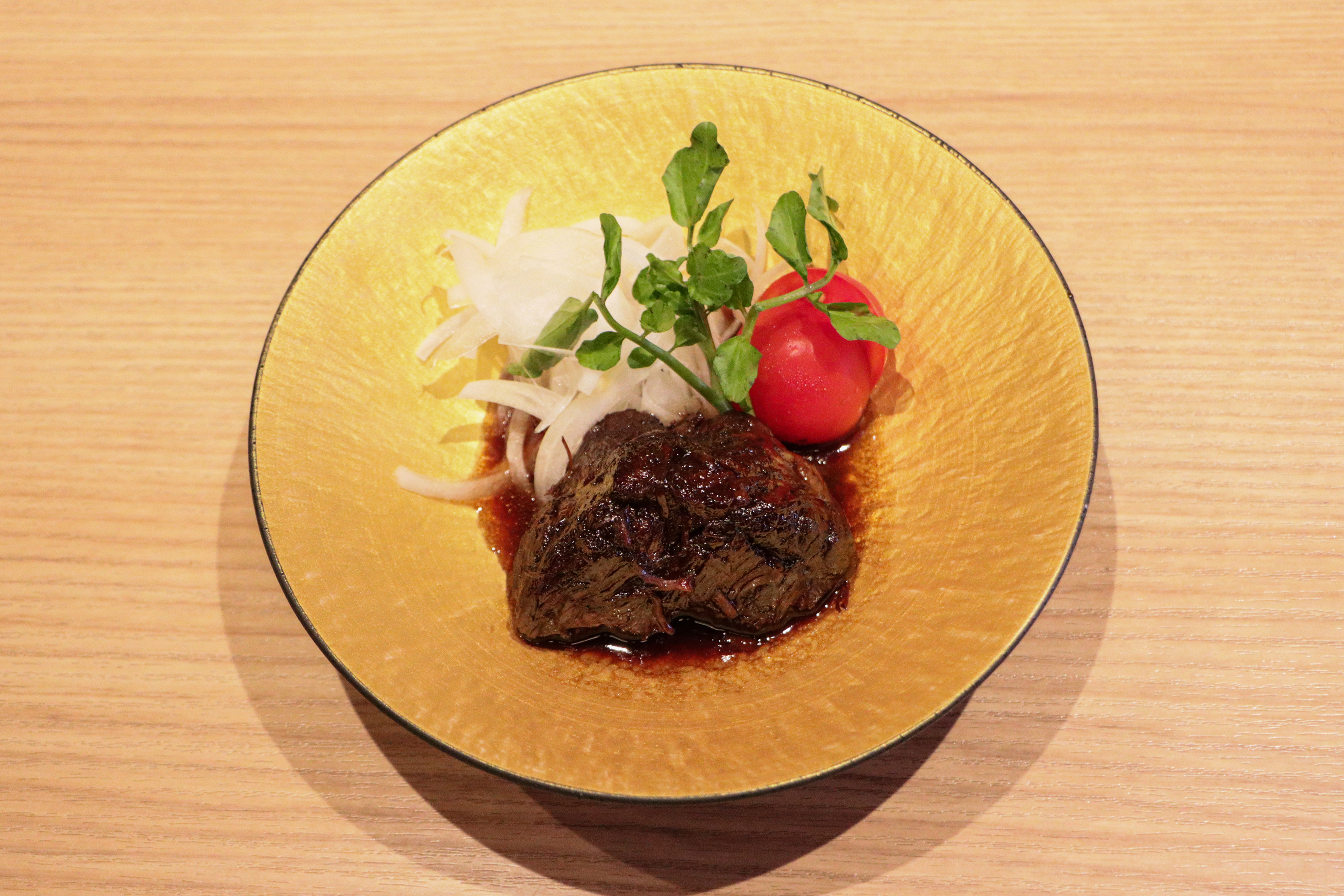 当店人気のじっくり8時間煮込んだ「牛ほほ肉の赤ワイン煮込み」!