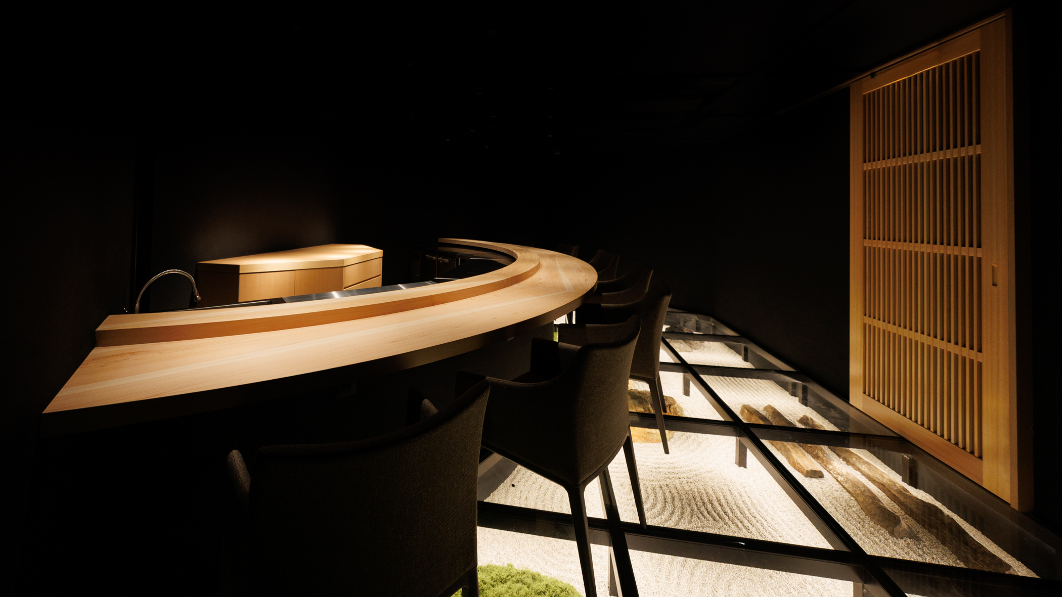 経験も年齢も関係なし。みんなで一緒に始めるお店！