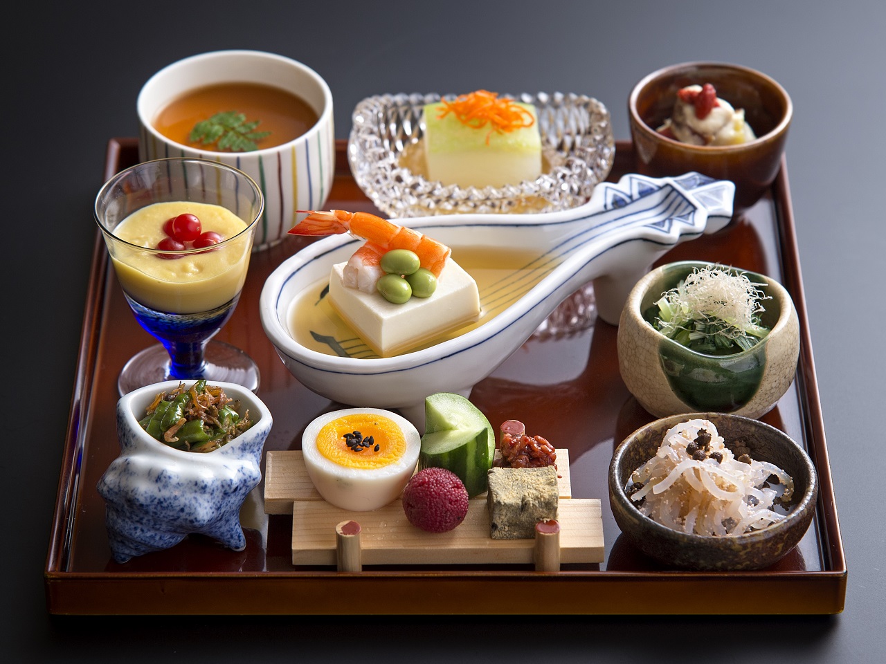 春日井の地で、地域に愛されるホテルの味を。